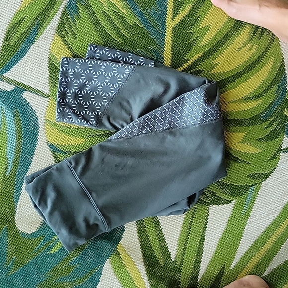 Champion Green Workout Capri Leggings SMALL - Picture 1 of 5
